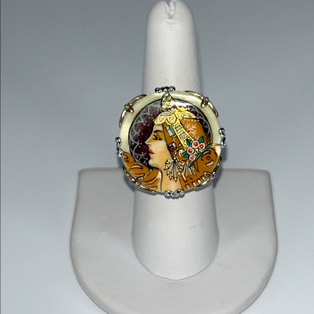 Nwot Michael Vallatutti Hand Painted Beauty On Mother Of Pearl Cabochon Ring